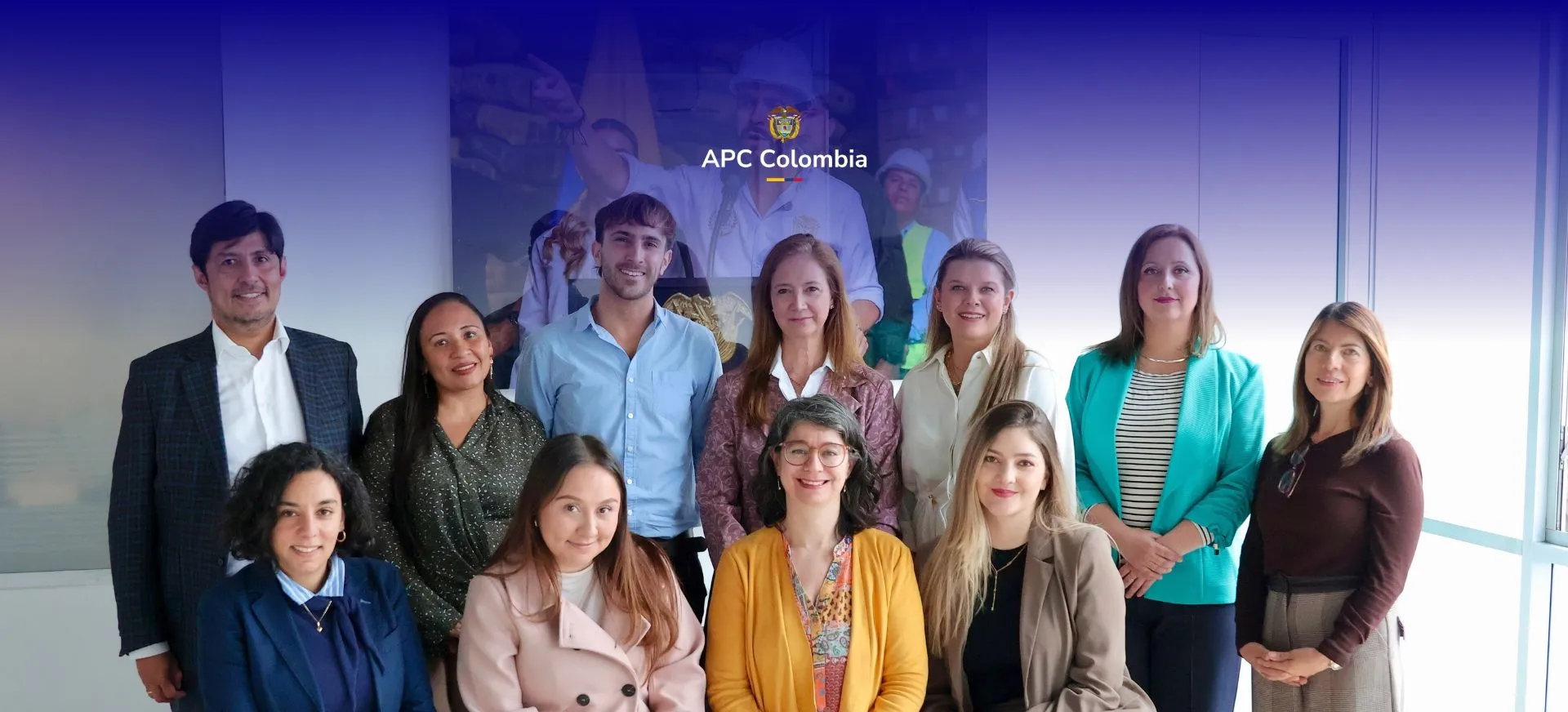 Foto en la que esta la directora general de APC Colombia, Adriana Piquero, el director de oferta de APC Colombia, Daniel Rodríguez Rubiano, la directora de DCI y representantes de Uruguay y Chile