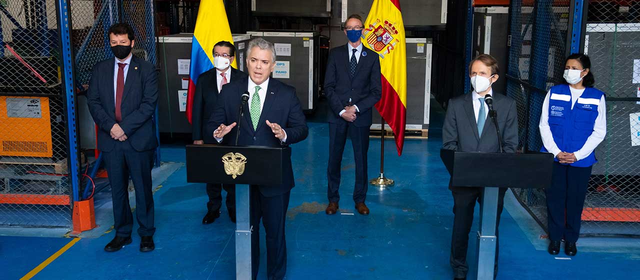 Presidente Duque recibe donación de 957 mil vacunas de España y la destaca como la primera de un país europeo a Colombia 