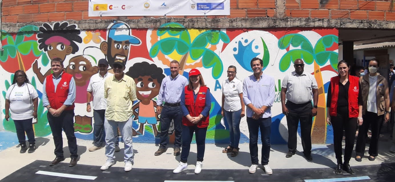 Foto de los miembros que acompañaron la visita a Barranquilla