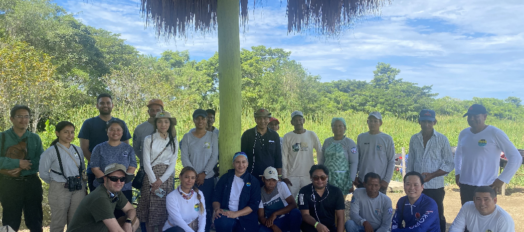 Los participantes del curso de ASEAN en un manglar de Colombia