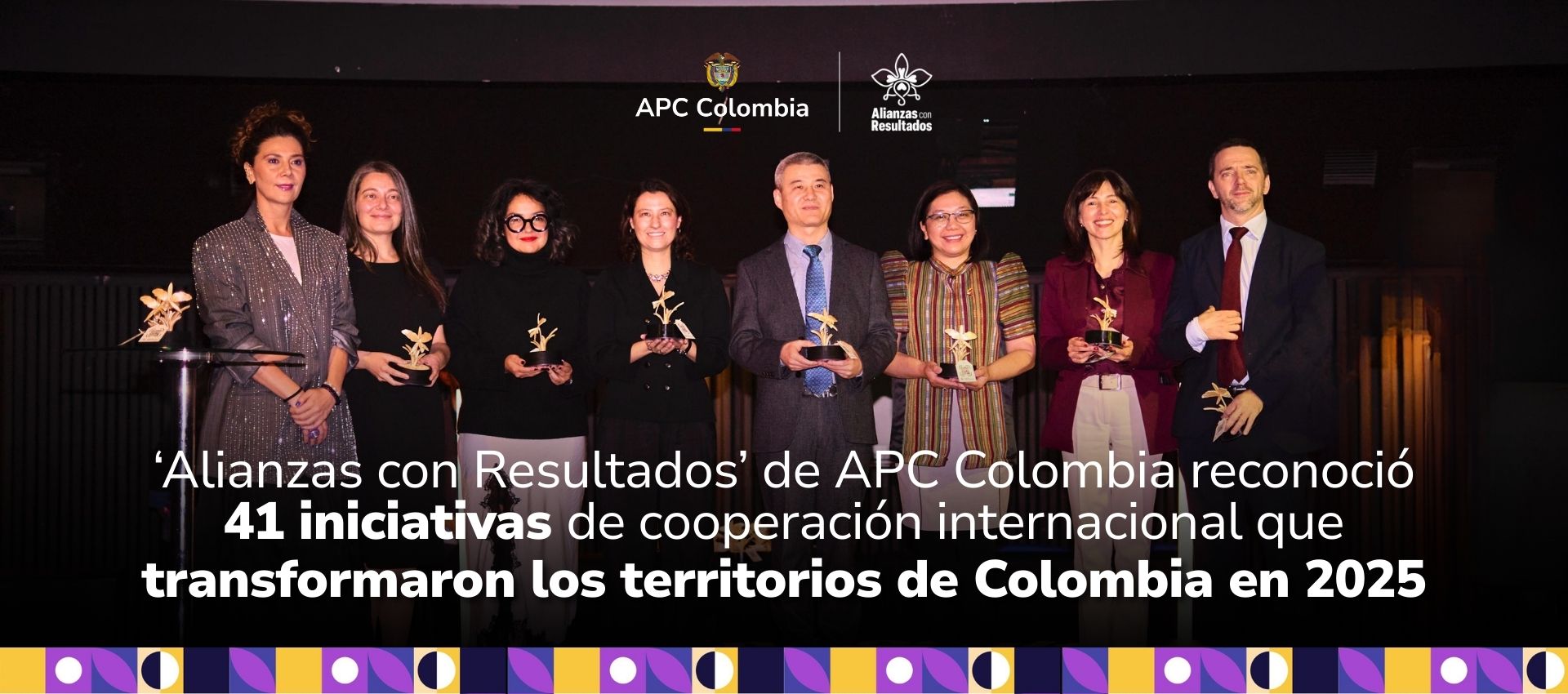 Directora de APC Colombia con los reconocidos de la última categoría
