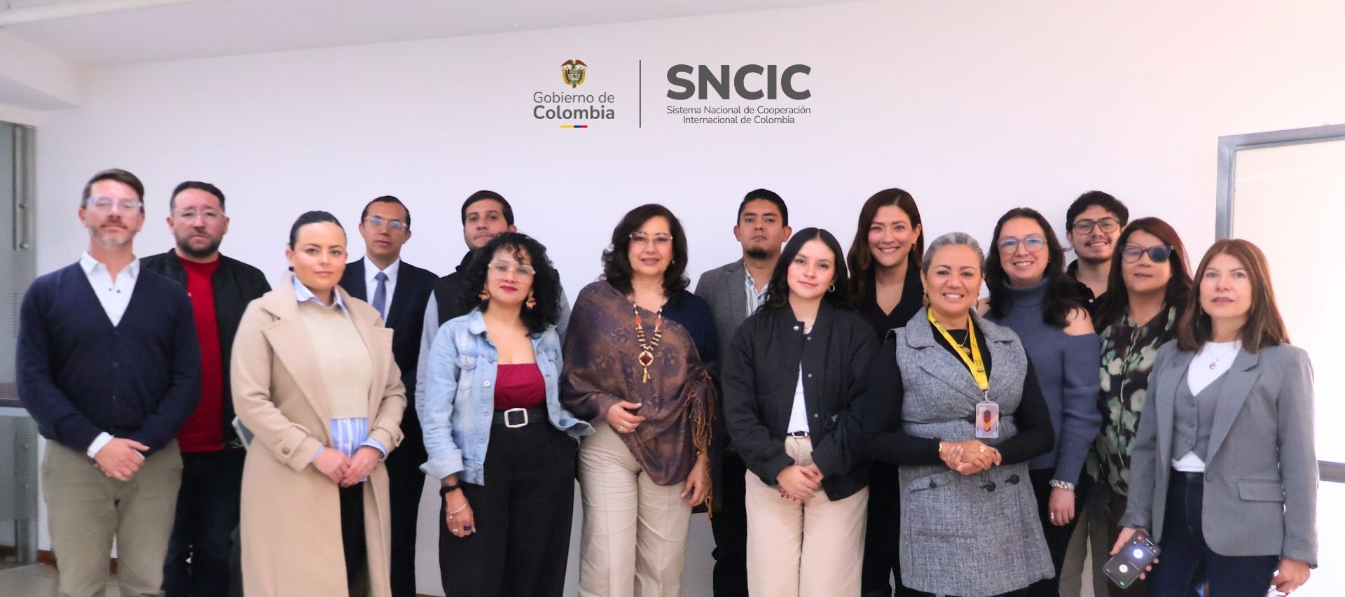 Representantes de las m&aacute;s de diez entidades que hacen parte de la Mesa de Avance Social, Igualdad y Equidad del Sistema Nacional de Cooperaci&oacute;n Internacional de Colombia