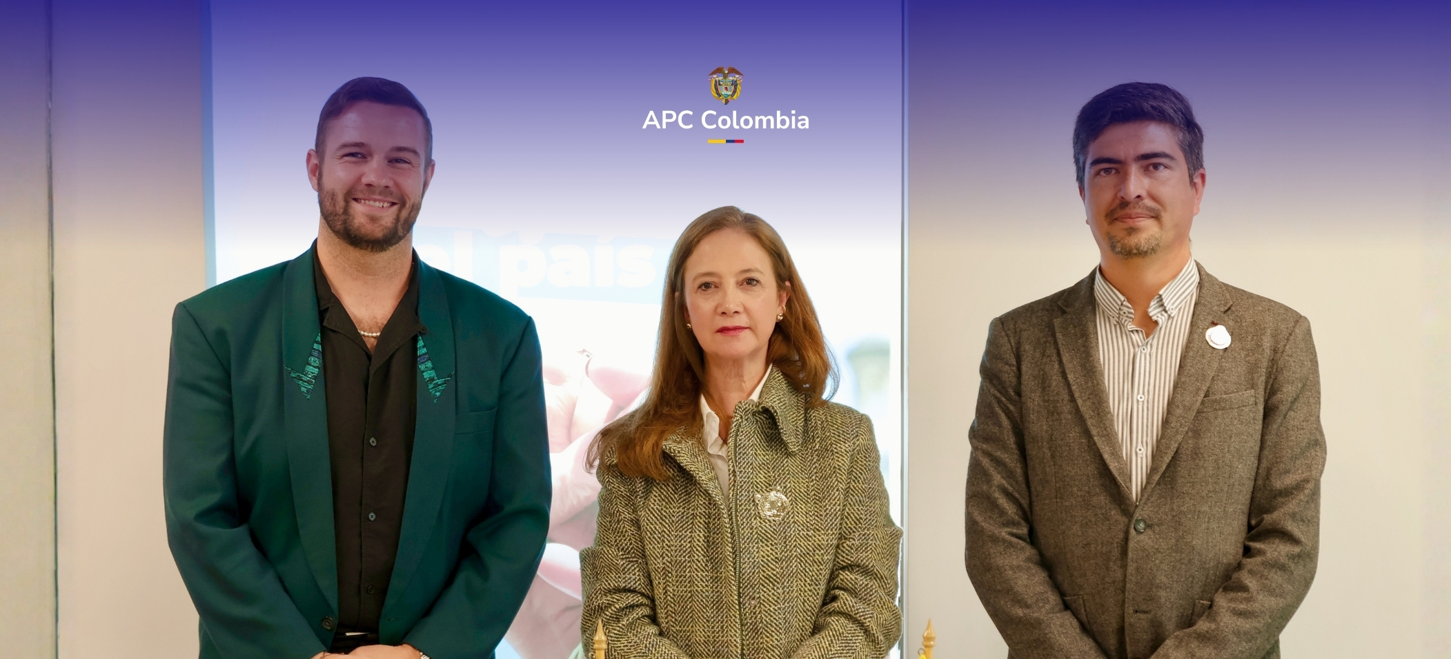 Foto de la directora general de APC Colombia, Adriana Piquero con Frank Schönberg, gerente de portafolio de KFW Colombia y Juan Pablo Belalcázar de Corporación Instiglio