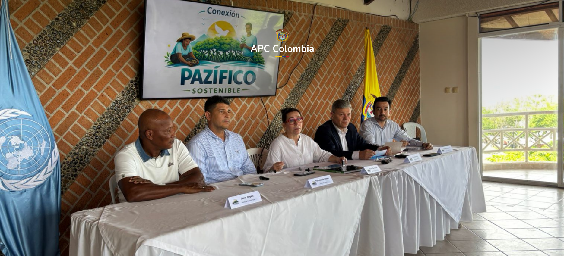 Personas en un encuentro de "Pacífico Sostenible"