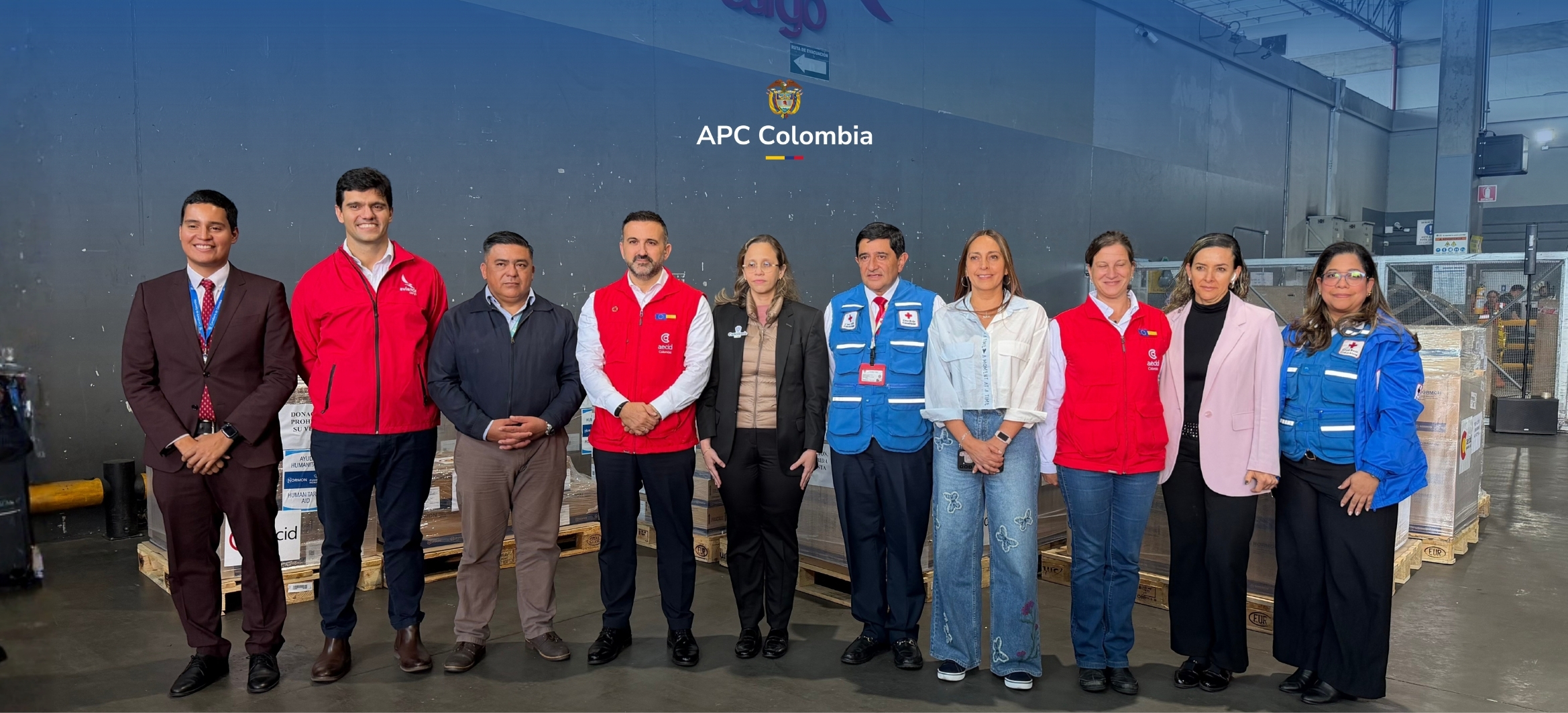 Representantes de las instituciones participantes de la donación