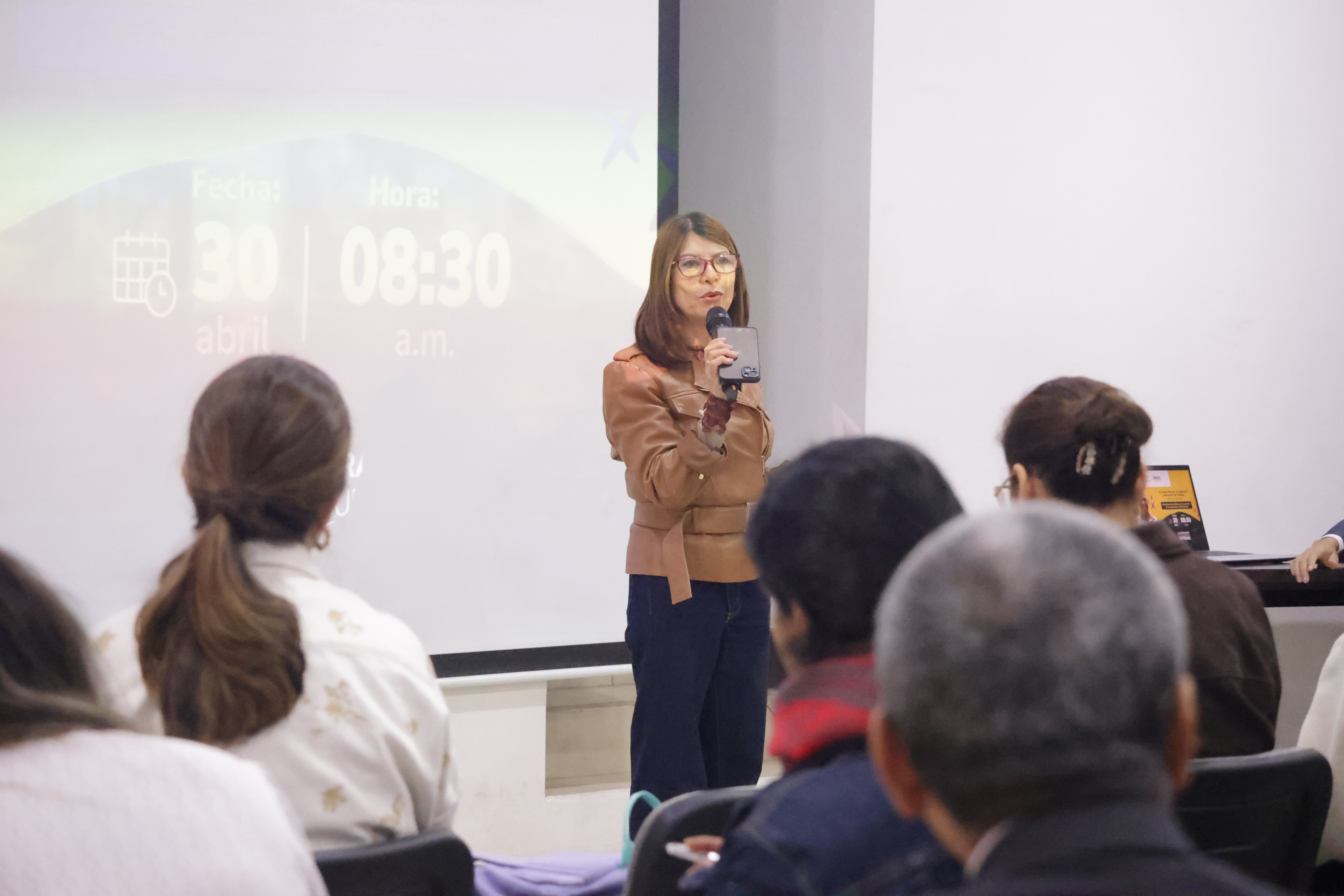 Marlén Espitia, de la APC Colombia, participando del espacio jurídico.