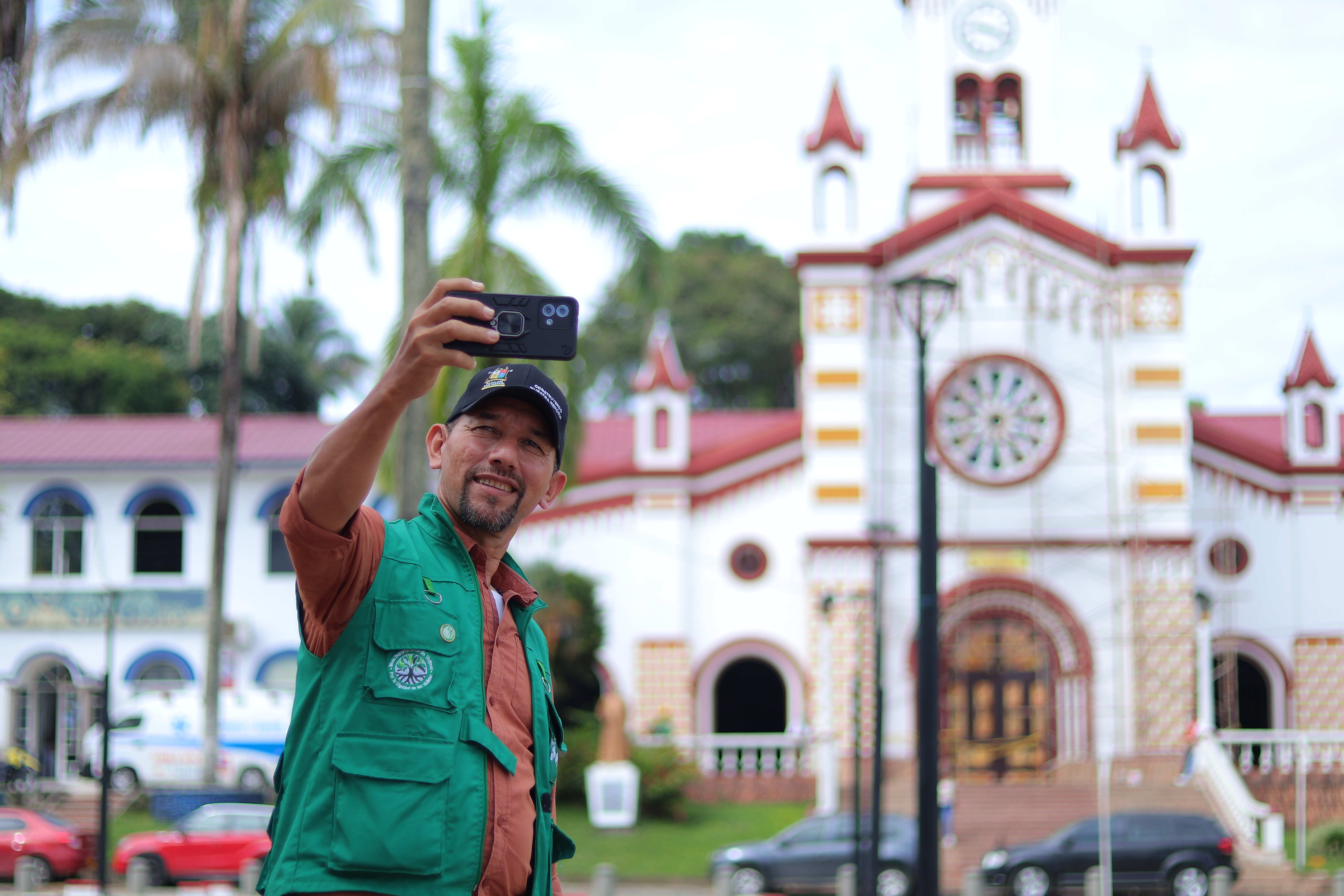 Participante del Col-Col tomando una foto