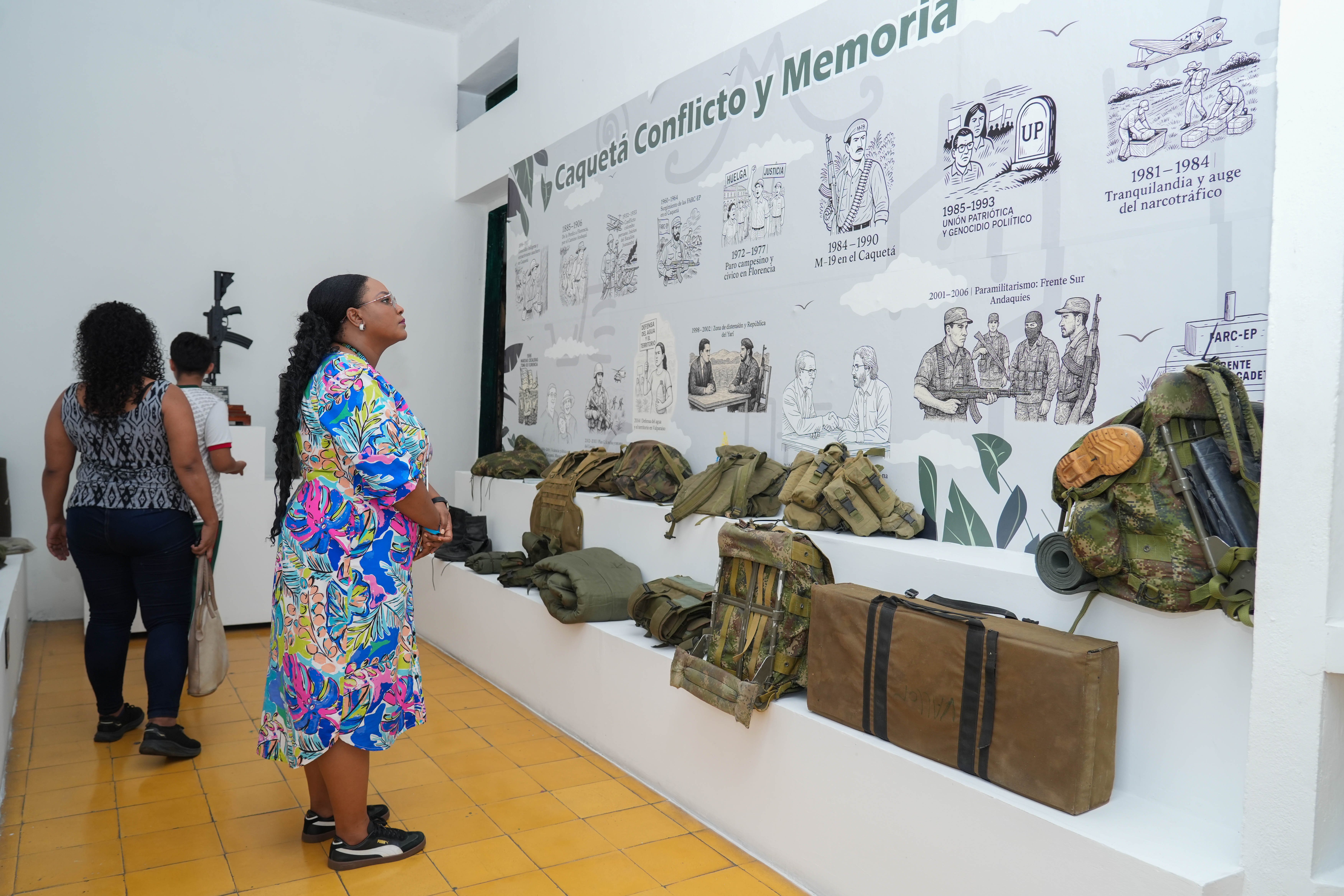 Participantes visitando un museo de memoria