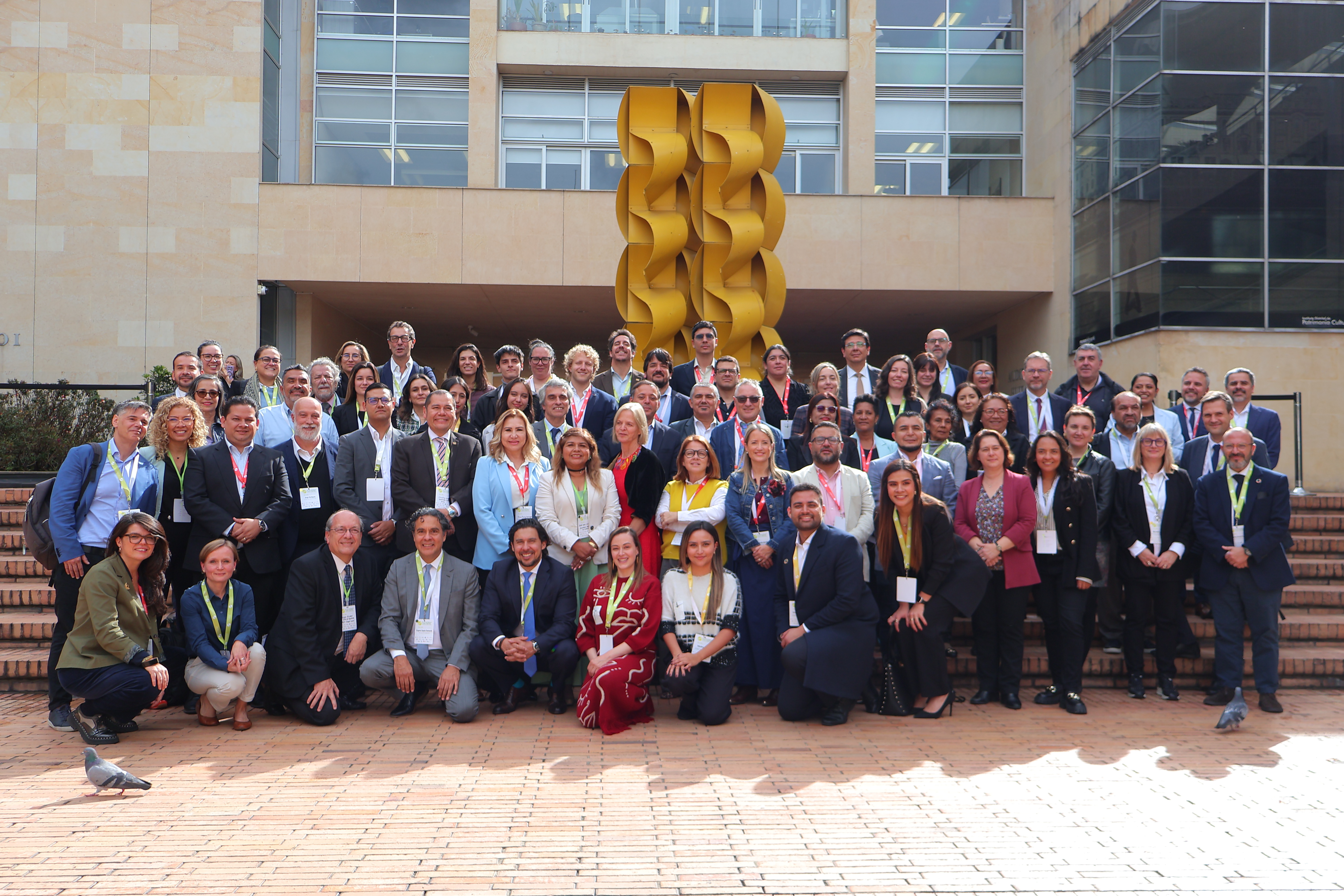 Todos los participantes del IV Foro en la Alcaldía de Bogotá.
