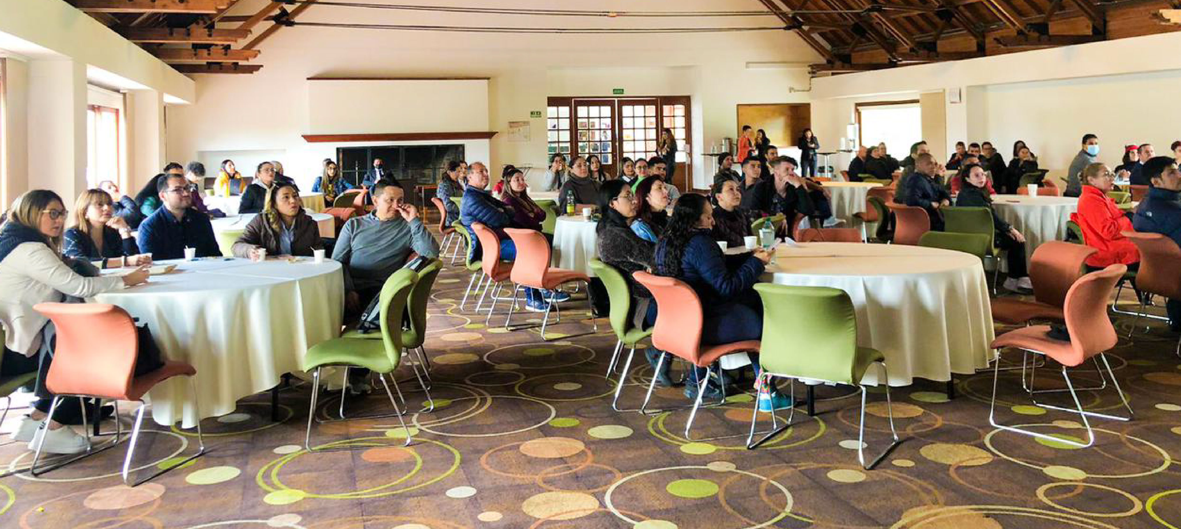 Equipos de APC-Colombia asistiendo al evento de cierre de gestión de la entidad
