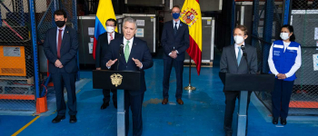 Presidente Duque recibe donación de 957 mil vacunas de España y la destaca como la primera de un país europeo a Colombia 