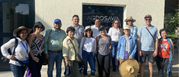 La delegación de Cuba la cooperación alemana y AGROSAVIA en una finca de AGROSAVIA