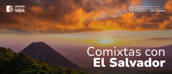 Imagen con los logos de gobierno y de APC Colombia en donde se ve una montaña de la República de El Salvador y el título "Comixtas con El Salvador"