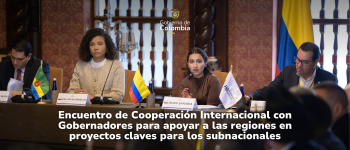 Foto de la reunión en el medio la Canciller de Colombia Laura Sarabia. En la parte de abajo el titulo de la nota arriba en el medio el logo del gobierno de Colombia