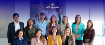 Foto en la que está la directora general de APC Colombia, Adriana Piquero, el director de Oferta de APC Colombia, Daniel Rodríguez Rubiano y representantes de Uruguay y Chile