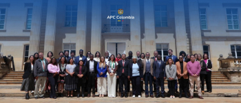 Foto de los participantes de la cuarta ruta del Programa de Paz, de Colombia al Mundo, en la Plaza de Armas del Palacio de 