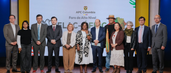 Foto de representantes de diferentes entidad en la rueda de prensa en que se le presento al país la Cumbre CELAC - África entre las personas esta la vicepresidenta, Francia Márquez, la canciller Villavicencio y Daniel Rodríguez Rubiano, director de Oferta de Cooperación Internacional de APC Colombia
